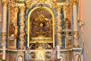 Detalle del retablo con la imagen de la Virgen