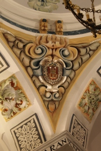 Detalle de la bóveda donde aparece el escudo de Utiel